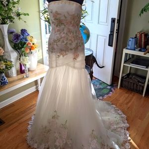 Ivory mermaid wedding dress with embroidery, beads and sequins, size 6.
